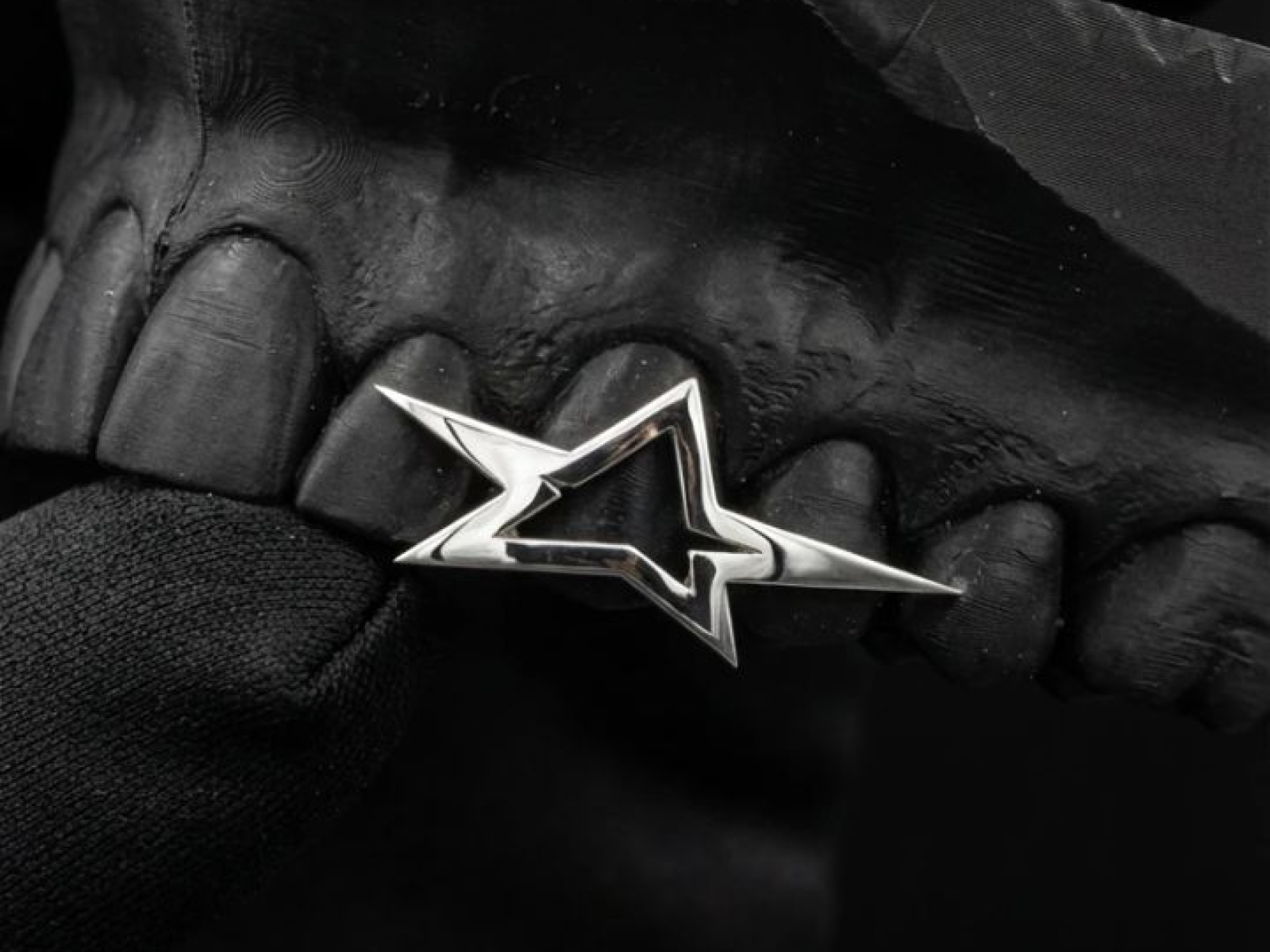 Sharp star, three caps